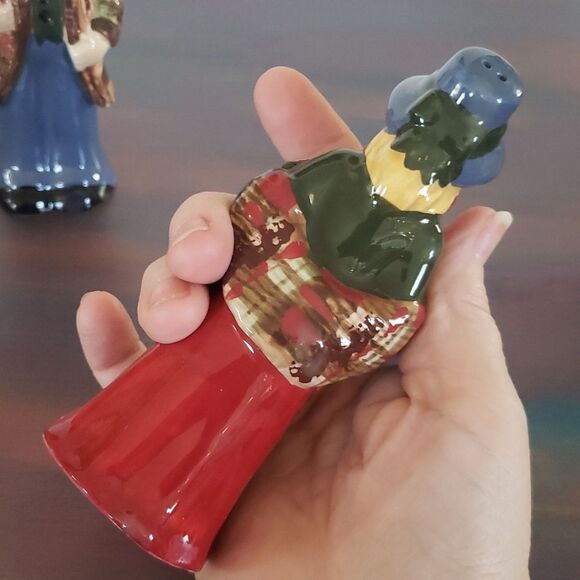 Caroling Couple Porcelain Salt and Pepper Shakers - Picture 6 of 12